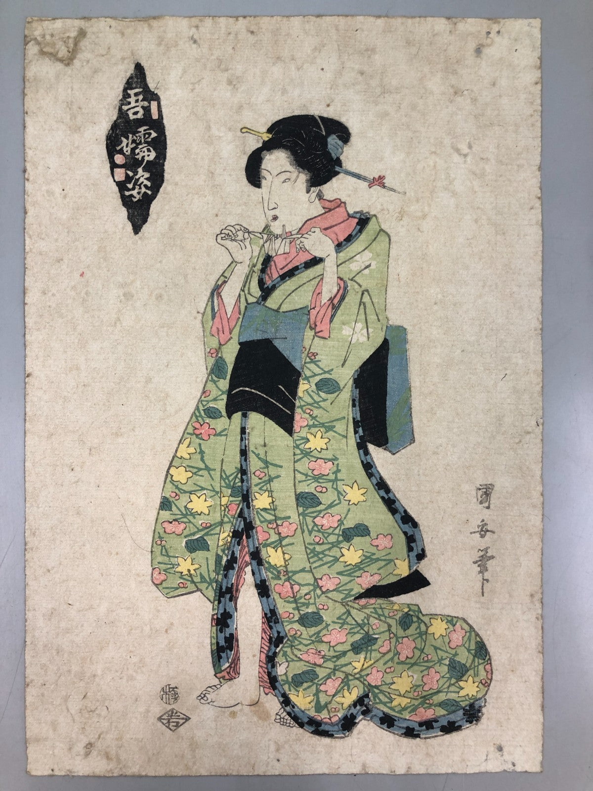 Kuniyasu Woodblock Print: Beauty with Origami Crane 1815-1842